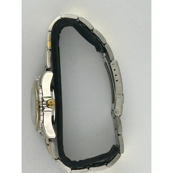 Genevex Quartz Date Watch 3ATM 100ft water resistant Golden & Silver Color - Picture 8 of 9